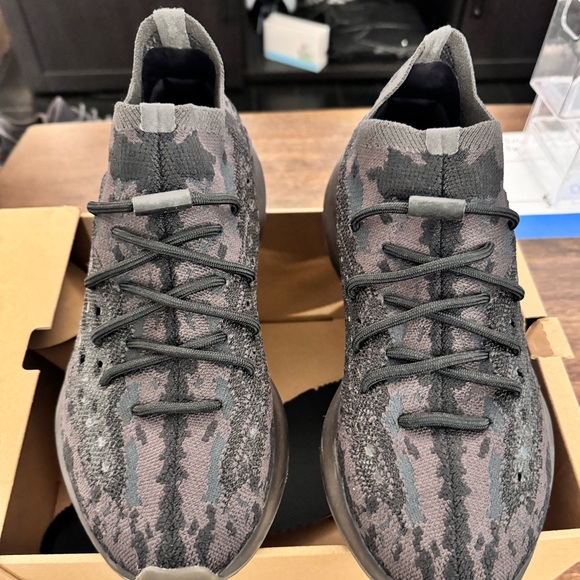 Size 10 Yeezy Boost 380 in Onyx - Picture 8 of 8